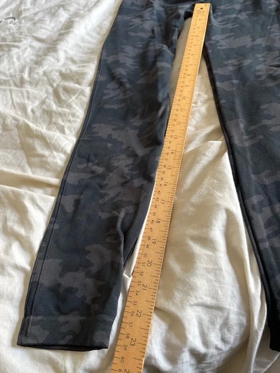 SPANX seamless camo black leggings size large compression look at me now - Picture 7 of 9